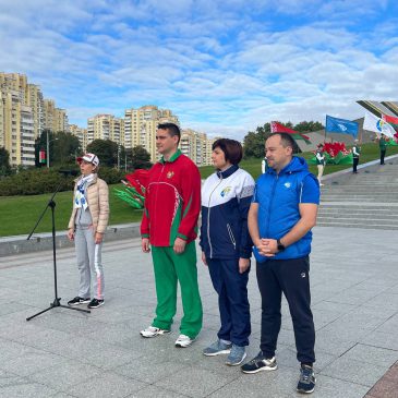 Белорусский профсоюз работников образования и науки отметил День народного единства масштабным велопробегом и флешмобом