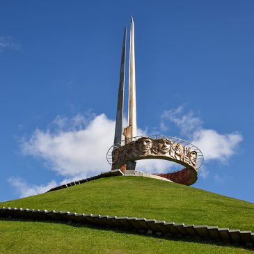 Ровно 55 лет назад в Беларуси были торжественно открыты мемориальные комплексы «Курган Славы» и «Хатынь»