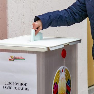 В основном избиратели четко знают процедуру голосования и часто приходят семьями