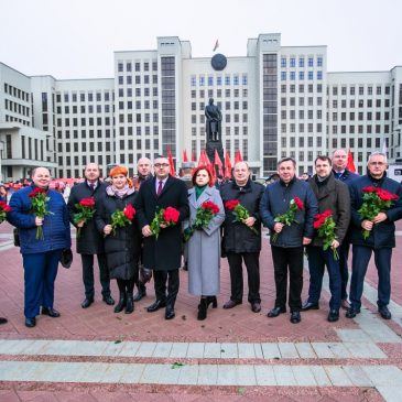 Представители национального профцентра приняли участие в митинге ко Дню Октябрьской революции