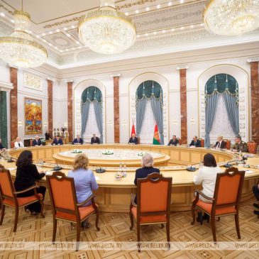 «Вы не только создаете знания». Президент Беларуси Александр Лукашенко указал на особую роль белорусских ученых