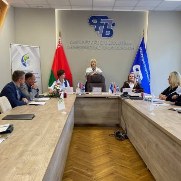Каким было первое полугодие для профсоюза образования Могилевщины?Более 150 туристско-экскурсионных мероприятий или почти 4 тысячи членов Профсоюза принявших участие в экскурсиях.